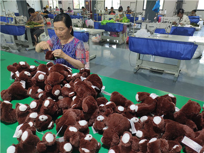 汉阴县汉阳镇:小小毛绒玩具撑起扶贫大产业